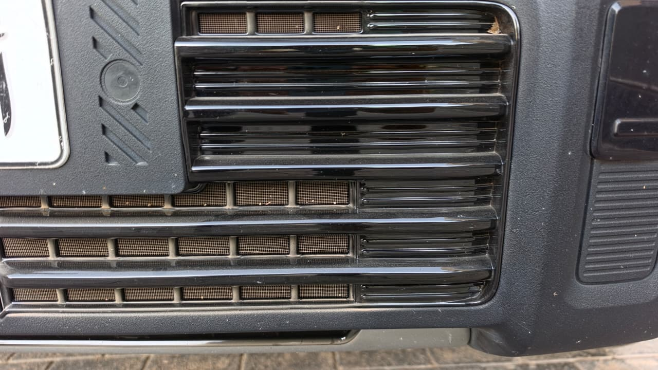 Front Grille Mesh – Glossy Black, 5 pcs